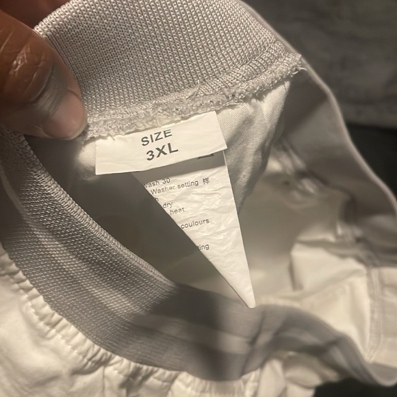 White fashion style shorts - Picture 3 of 3